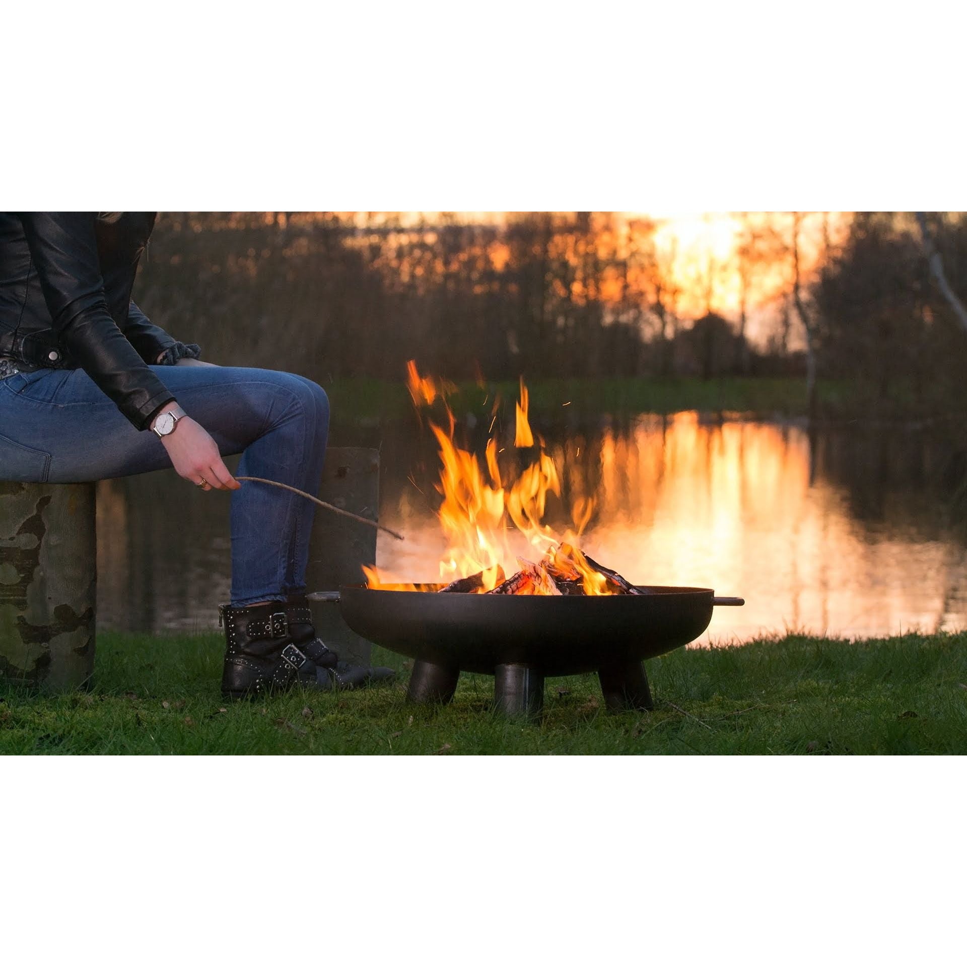 RedFire Salo vuurschaal sfeerbeeld aan waterkant