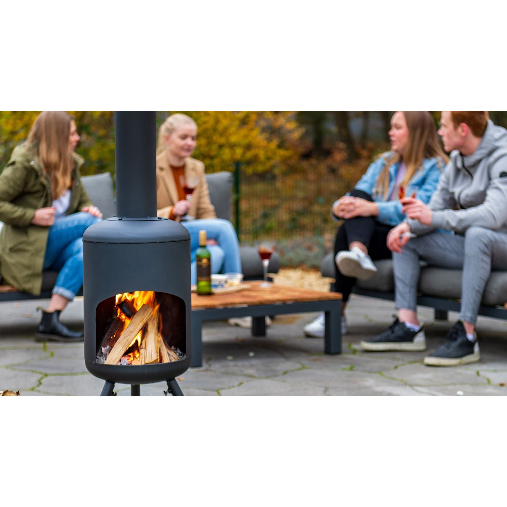 tuinhaard met hout en vlammen