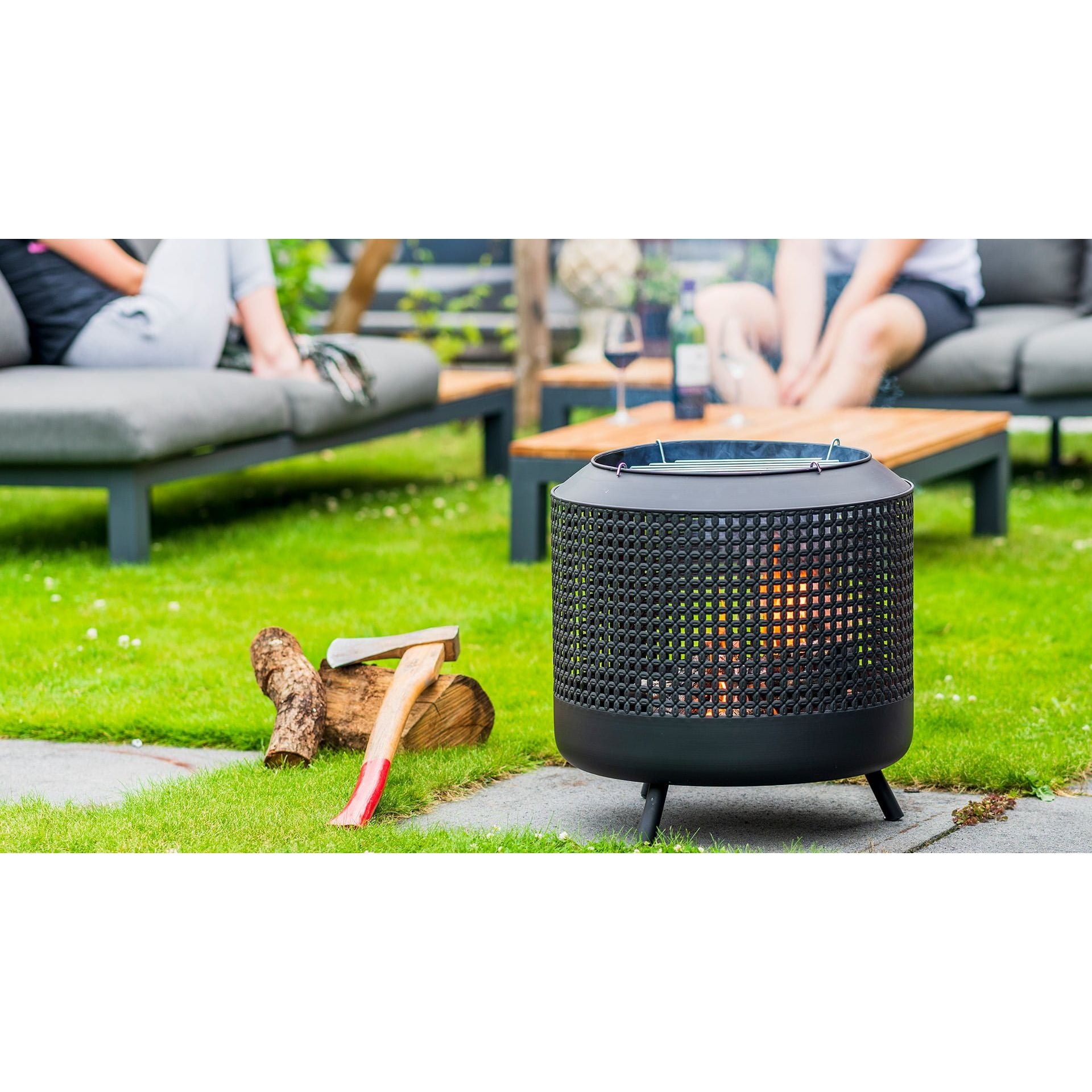 Sfeervolle vuurkorf bbq tuin
