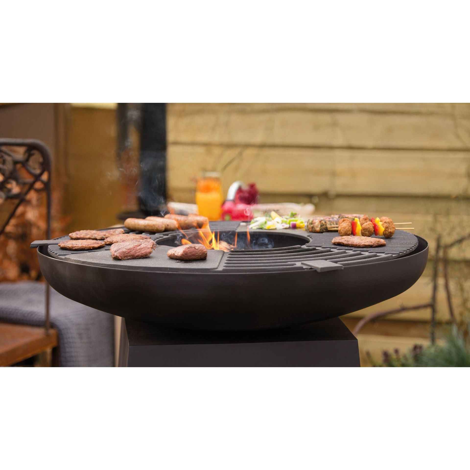 vuurschaal bbq buiten koken met vrienden