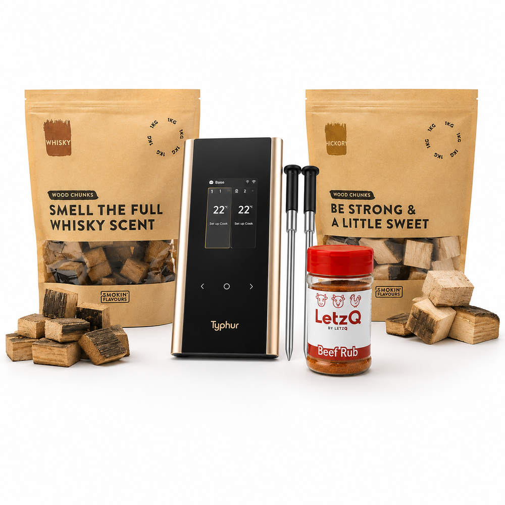 Ultimate Steak Experience Bundle met Typhur Sync Gold Dual, LetzQ Beef Rub, Smokin' Flavours Hickory Chunks en Smokin' Flavours Whiskey Chunks.