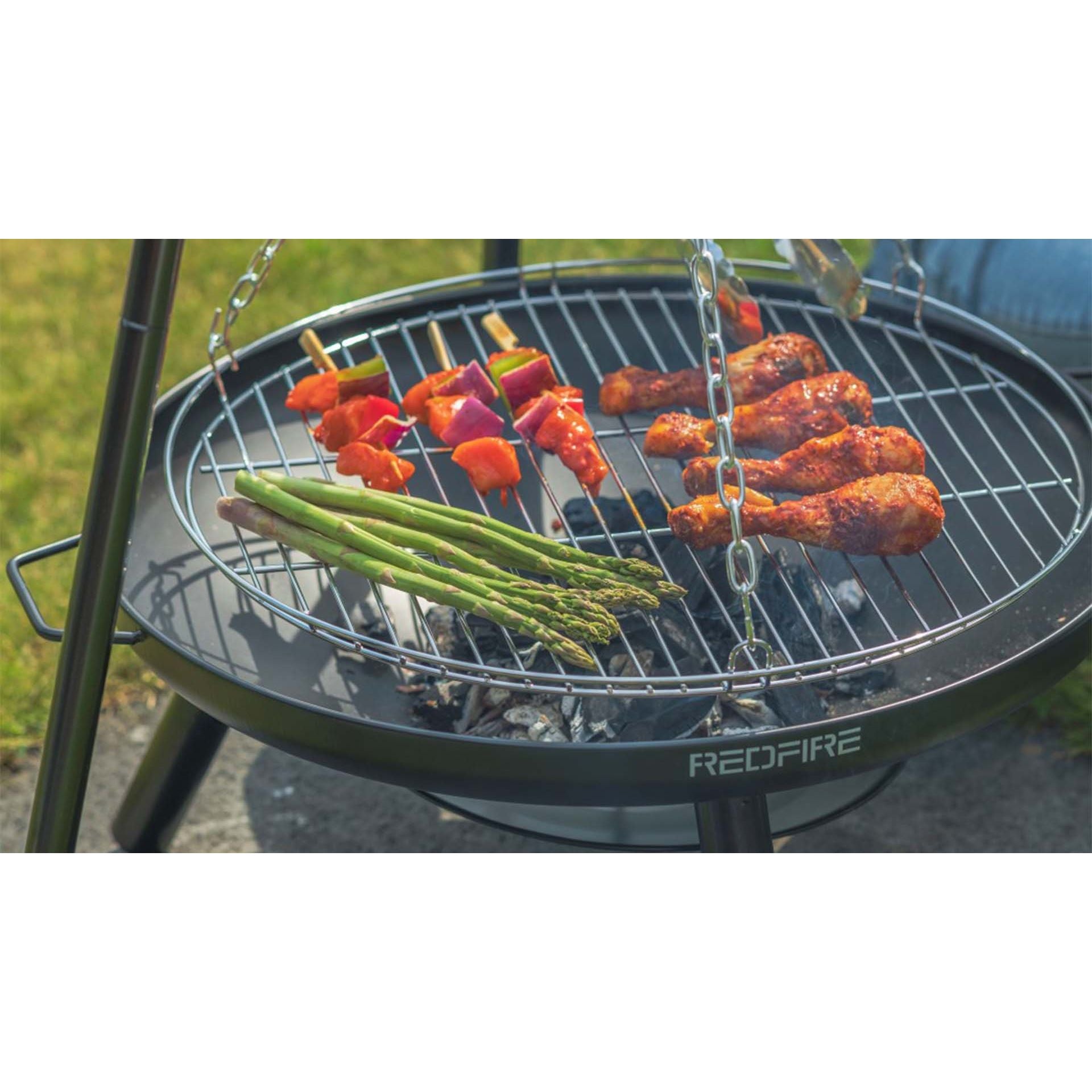 vuurschaal barbecue met eten bereiden